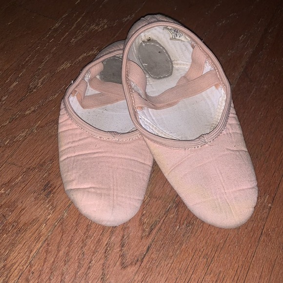 Girls Ballet shoes- Dance Wear Solutions. Size 8AM. Style B50. - Picture 2 of 4
